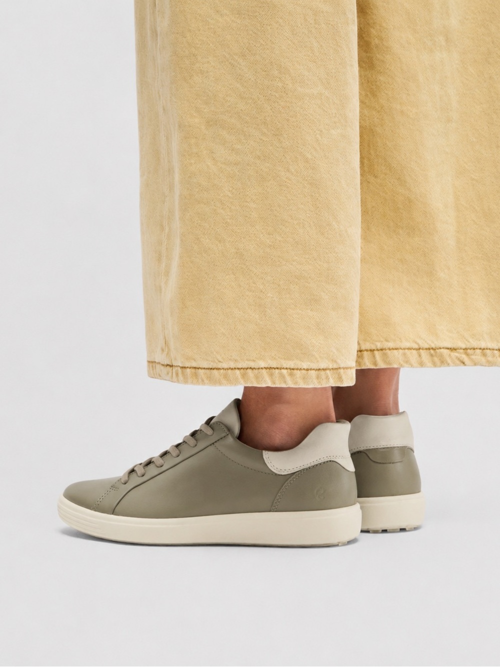 Olive Green Leather Low-Top Sneaker with Cream Heel Accent Sz 10/10.5 Comfort